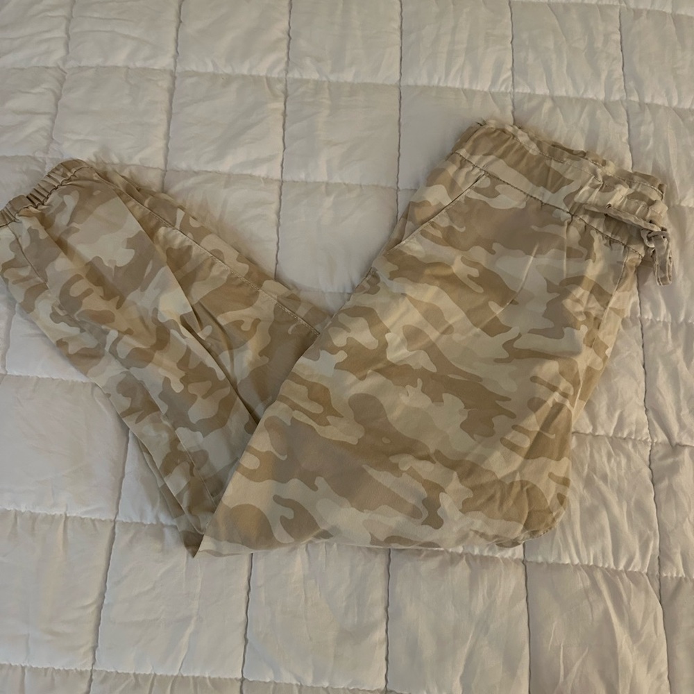 Levi's Women's Tan Camo Joggers